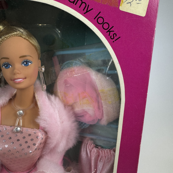 Doll Pretty and Pink Barbie